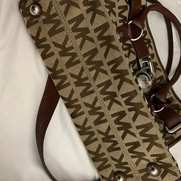 Micheal Kors bag - Picture 4 of 10